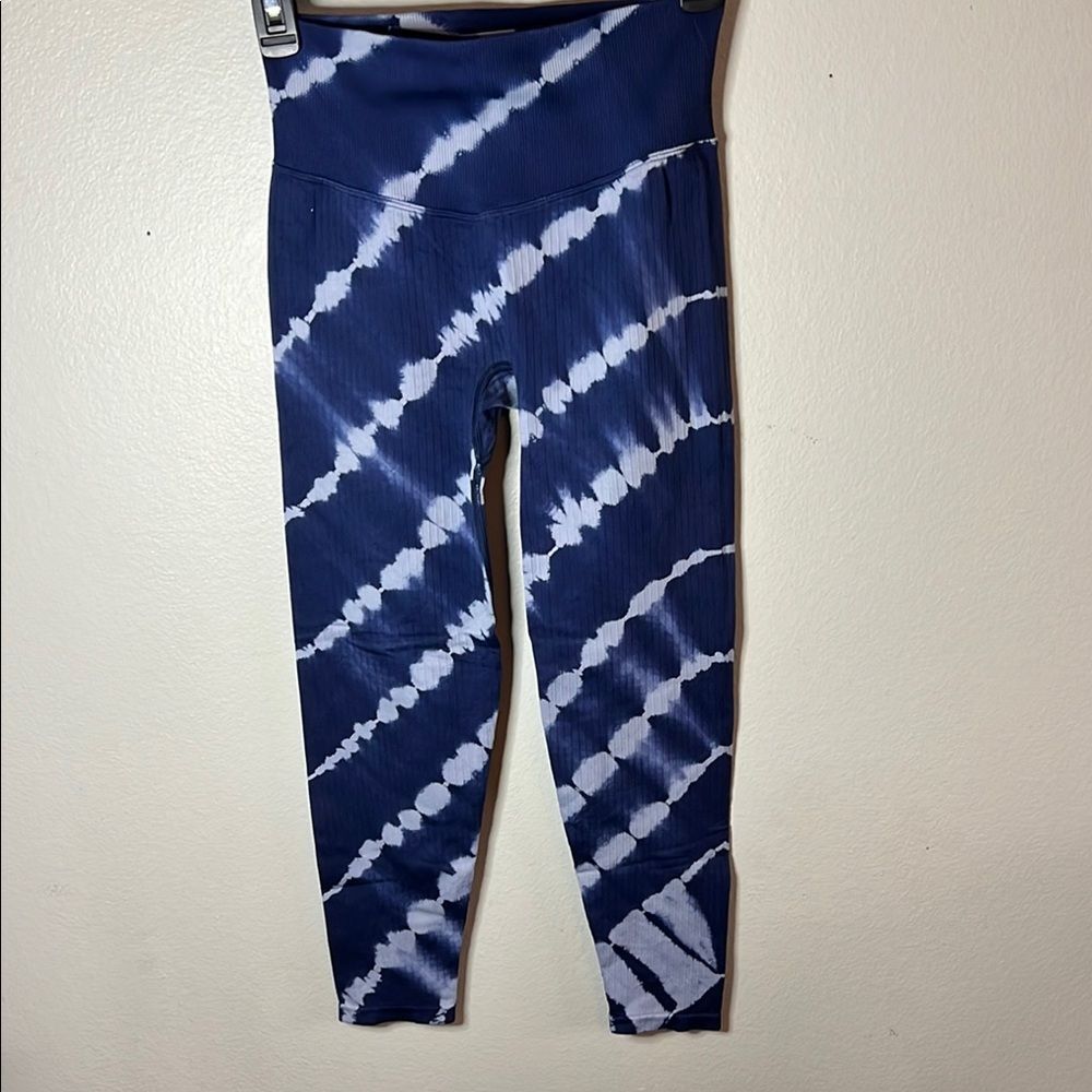 Pink Active Victoria’s Secret Blue Tie-Dye Leggings Size Small